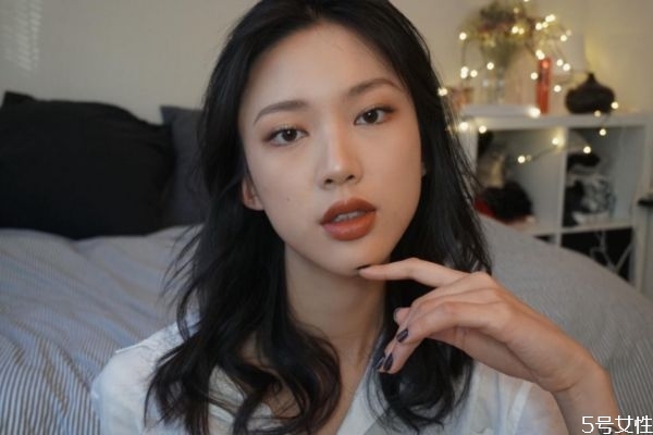 年底聚會怎么化妝好看 教你簡單又吸睛的妝容 年底聚會怎么化妝好看 教你簡單又吸睛的妝容