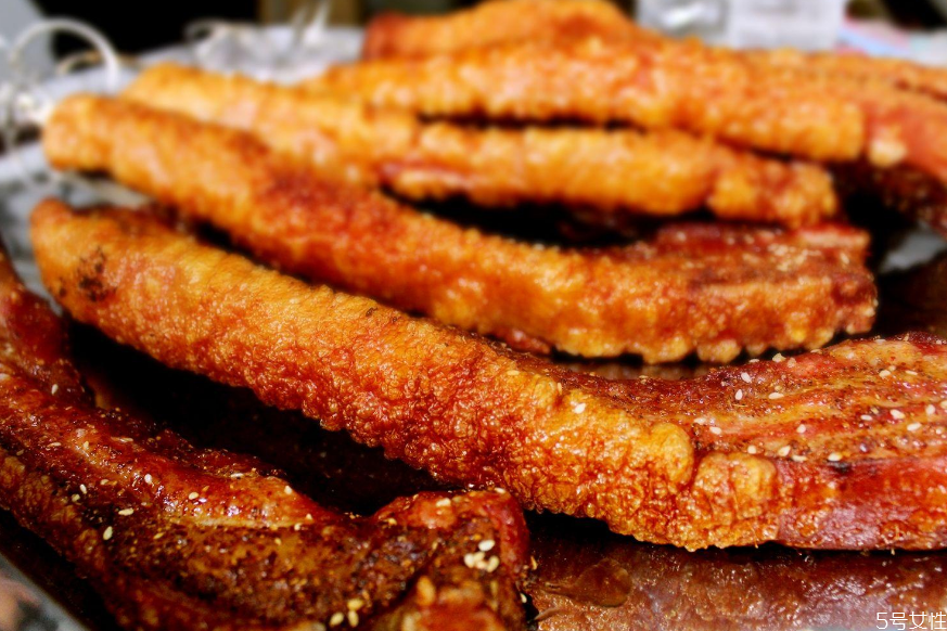 脆皮五花肉好吃嗎 網(wǎng)紅脆皮五花肉 脆皮五花肉好吃嗎 網(wǎng)紅脆皮五花肉