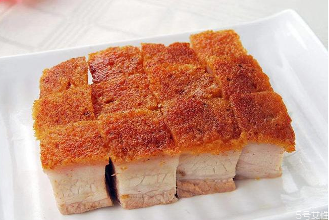 脆皮五花肉為什么刷白醋 脆皮五花肉爆皮技巧 脆皮五花肉為什么刷白醋 脆皮五花肉爆皮技巧