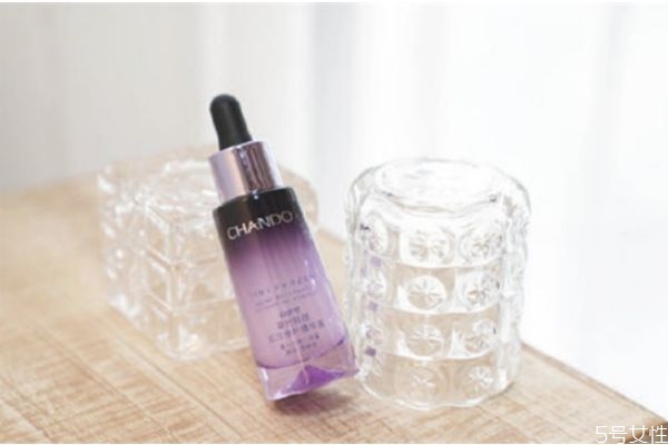 自然堂小紫瓶怎么樣 自然堂小紫瓶精華的功效 自然堂小紫瓶怎么樣 自然堂小紫瓶精華的功效