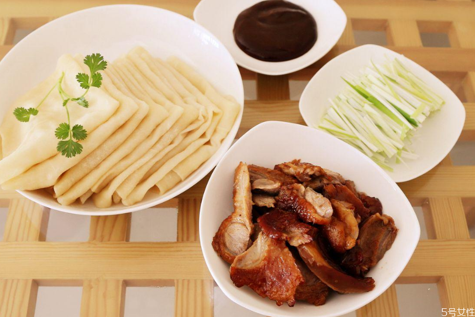 春餅要用開水燙面嗎 做春餅怎么樣和面 春餅要用開水燙面嗎 做春餅怎么樣和面