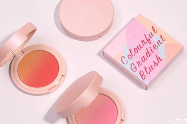 橘朵眼影和完美日記哪個(gè)好 完美日記好還是橘朵好 橘朵眼影和完美日記哪個(gè)好 完美日記好還是橘朵好