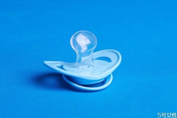 幾個月適合用安撫奶嘴 寶寶用安撫奶嘴好處與壞處 幾個月適合用安撫奶嘴 寶寶用安撫奶嘴好處與壞處