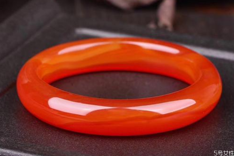 本命年紅色必須別人買嗎 本命年七樣紅是哪七樣 本命年紅色必須別人買嗎 本命年七樣紅是哪七樣