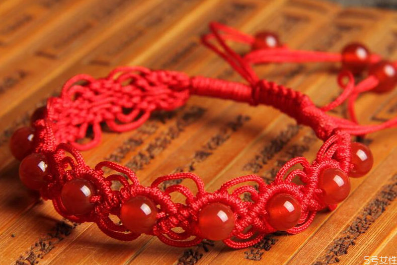 本命年內(nèi)褲送單還是雙 屬牛的本命年送什么禮物 本命年內(nèi)褲送單還是雙 屬牛的本命年送什么禮物