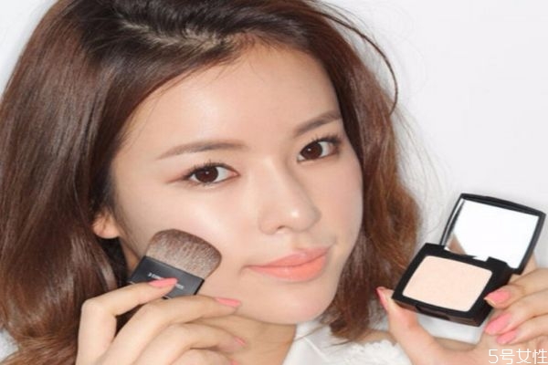 高光可以涂全臉嗎 高光和鼻影可以用一個刷子嗎 高光可以涂全臉嗎 高光和鼻影可以用一個刷子嗎