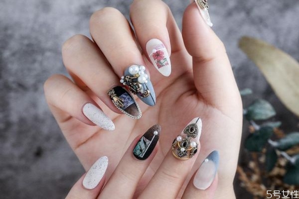 為什么指甲油會干 涂完指甲油有印子怎么辦 為什么指甲油會干 涂完指甲油有印子怎么辦