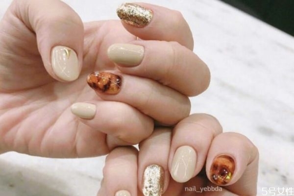 卸甲水進眼睛有什么危害 卸甲水對皮膚有傷害嗎 卸甲水進眼睛有什么危害 卸甲水對皮膚有傷害嗎