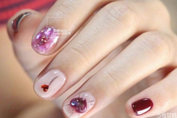 為什么指甲油會干 涂完指甲油有印子怎么辦 為什么指甲油會干 涂完指甲油有印子怎么辦