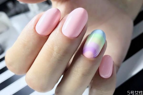 水性指甲油對人體有危害嗎 和油性指甲油的區(qū)別 水性指甲油對人體有危害嗎 和油性指甲油的區(qū)別