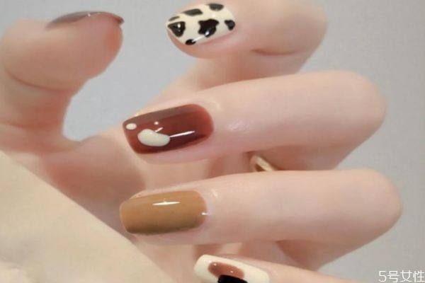 不用卸甲油怎么卸指甲油 沒有卸甲水怎么卸指甲油 不用卸甲油怎么卸指甲油 沒有卸甲水怎么卸指甲油