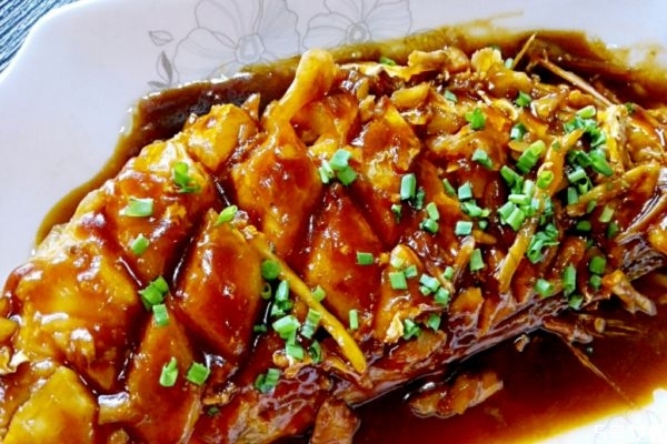 年夜飯為什么要吃魚 年夜飯的魚不能吃完嗎 年夜飯為什么要吃魚 年夜飯的魚不能吃完嗎