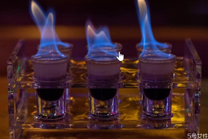 b52轟炸機(jī)雞尾酒多少度 b52雞尾酒后勁大嗎 b52轟炸機(jī)雞尾酒多少度 b52雞尾酒后勁大嗎