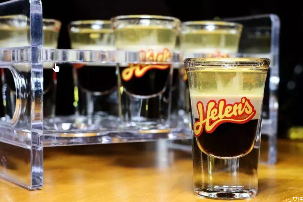 b52轟炸機(jī)雞尾酒配方 b52雞尾酒怎么調(diào) b52轟炸機(jī)雞尾酒配方 b52雞尾酒怎么調(diào)