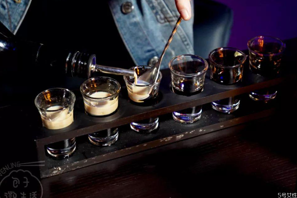 b52轟炸機(jī)雞尾酒配方 b52雞尾酒怎么調(diào) b52轟炸機(jī)雞尾酒配方 b52雞尾酒怎么調(diào)