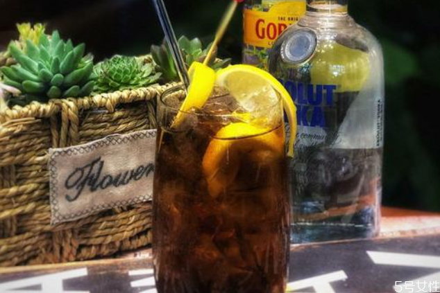 長(zhǎng)島冰茶多少度 長(zhǎng)島冰茶后勁多久上來(lái) 長(zhǎng)島冰茶多少度 長(zhǎng)島冰茶后勁多久上來(lái)