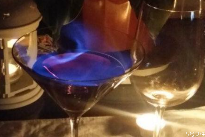 今夜不回家調(diào)制方法 今夜不回家雞尾酒配方做法 今夜不回家調(diào)制方法 今夜不回家雞尾酒配方做法