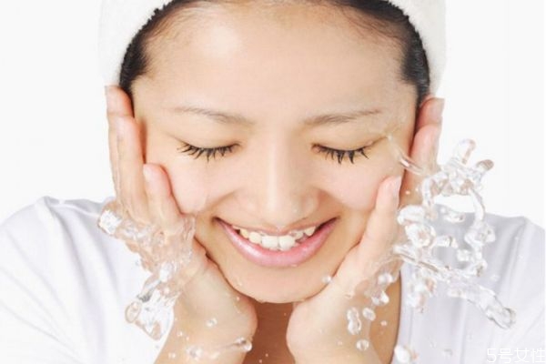 不用洗面奶洗臉會(huì)長(zhǎng)痘嗎 不用洗面奶洗臉好嗎 不用洗面奶洗臉會(huì)長(zhǎng)痘嗎 不用洗面奶洗臉好嗎