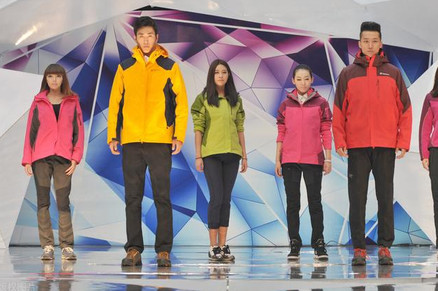 沖鋒衣和羽絨服哪個(gè)保暖效果更好 沖鋒衣羽絨服哪個(gè)暖和 沖鋒衣和羽絨服哪個(gè)保暖效果更好 沖鋒衣羽絨服哪個(gè)暖和