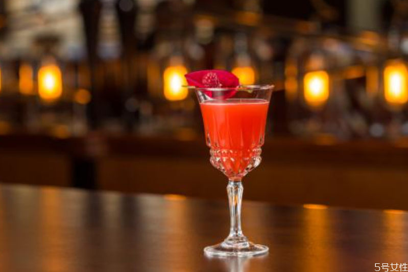 血腥瑪麗雞尾酒配方 如何調(diào)制血腥瑪麗 血腥瑪麗雞尾酒配方 如何調(diào)制血腥瑪麗