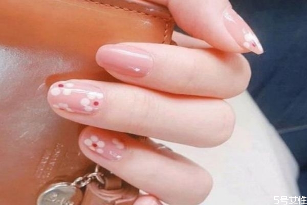 卸甲水能卸掉烤過的美甲嗎 卸甲水會讓衣服掉色嗎 卸甲水能卸掉烤過的美甲嗎 卸甲水會讓衣服掉色嗎