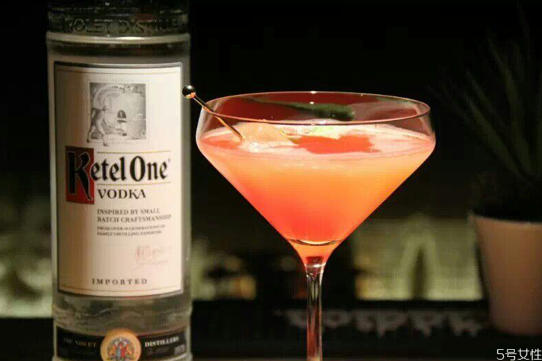 馬天尼為什么要放橄欖 干馬天尼橄欖吃不吃 馬天尼為什么要放橄欖 干馬天尼橄欖吃不吃