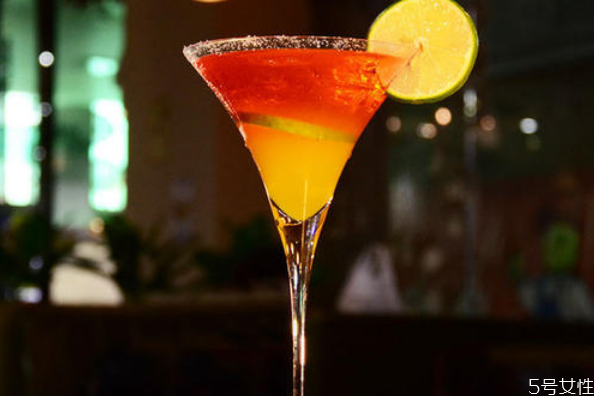 馬天尼為什么要放橄欖 干馬天尼橄欖吃不吃 馬天尼為什么要放橄欖 干馬天尼橄欖吃不吃