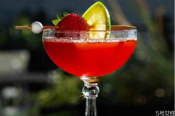 干馬天尼配方 干馬天尼和馬天尼區(qū)別 干馬天尼配方 干馬天尼和馬天尼區(qū)別