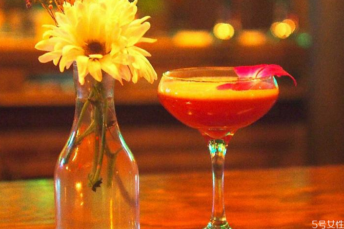 曼哈頓雞尾酒配方 曼哈頓雞尾酒怎么調(diào) 曼哈頓雞尾酒配方 曼哈頓雞尾酒怎么調(diào)