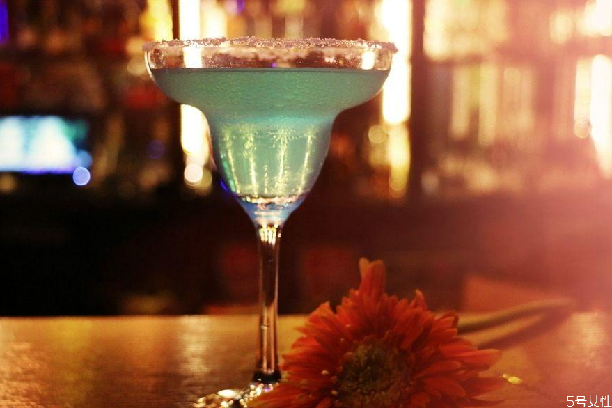 邊車雞尾酒配方 邊車雞尾酒怎么調(diào) 邊車雞尾酒配方 邊車雞尾酒怎么調(diào)