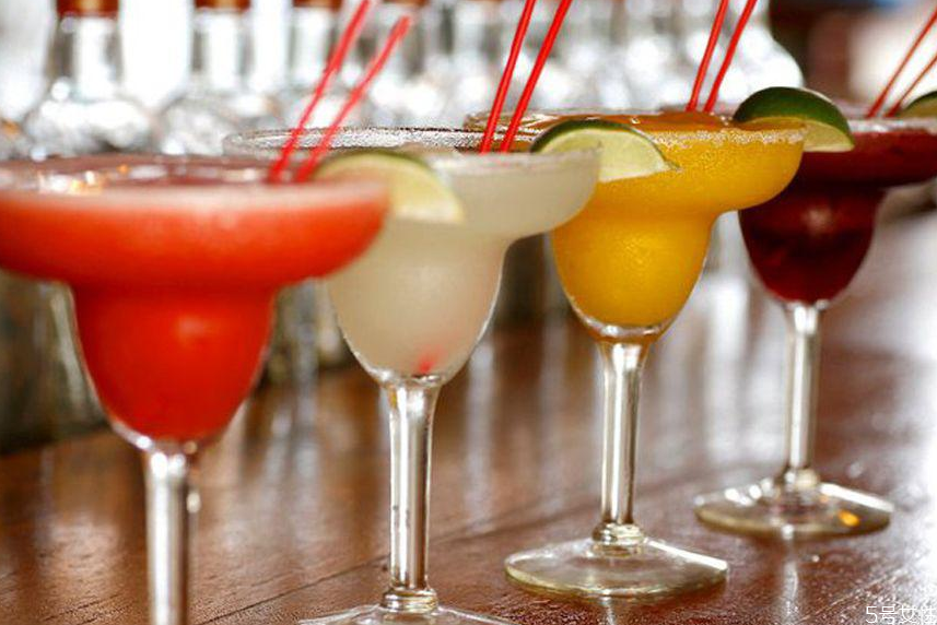 大都會(huì)雞尾酒度數(shù)高嗎 大都會(huì)雞尾酒烈嗎 大都會(huì)雞尾酒度數(shù)高嗎 大都會(huì)雞尾酒烈嗎