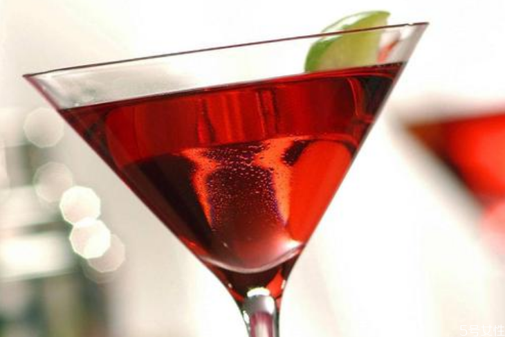 大都會雞尾酒配方 大都會雞尾酒怎么調 大都會雞尾酒配方 大都會雞尾酒怎么調