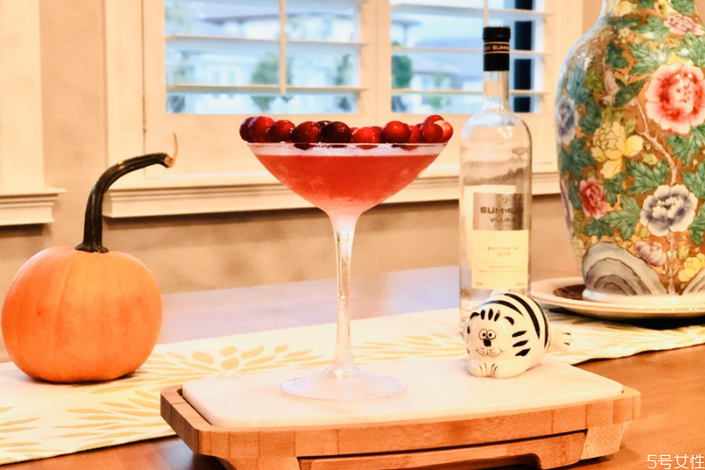 大都會雞尾酒配方 大都會雞尾酒怎么調 大都會雞尾酒配方 大都會雞尾酒怎么調
