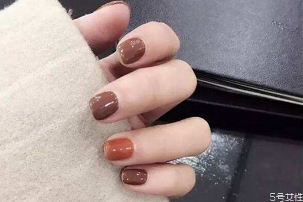 美甲店美甲能保持多久 做美甲一年不許超過幾次 美甲店美甲能保持多久 做美甲一年不許超過幾次