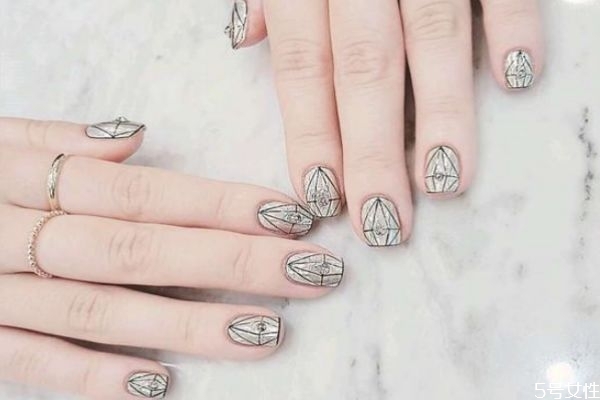 甲油膠沒有封層怎么辦 甲油膠不上封層會(huì)怎樣 甲油膠沒有封層怎么辦 甲油膠不上封層會(huì)怎樣