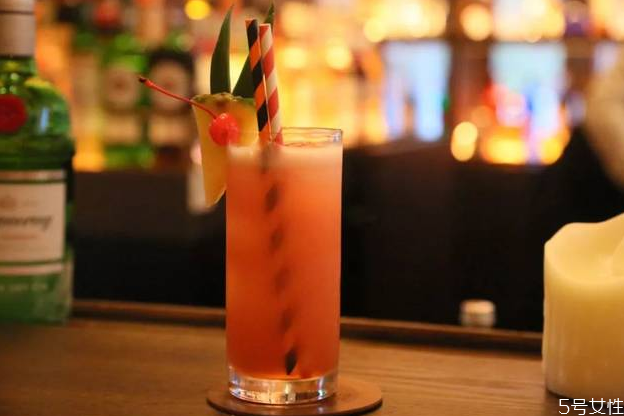 新加坡司令雞尾酒配方 新加坡司令制作方法 新加坡司令雞尾酒配方 新加坡司令制作方法