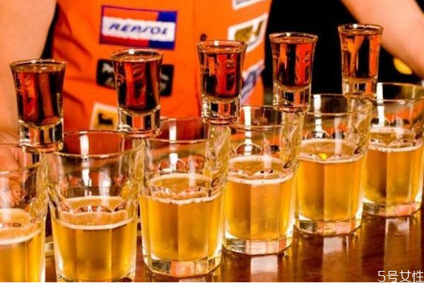 深水炸彈雞尾酒度數(shù) 深水炸彈雞尾酒容易醉嗎 深水炸彈雞尾酒度數(shù) 深水炸彈雞尾酒容易醉嗎