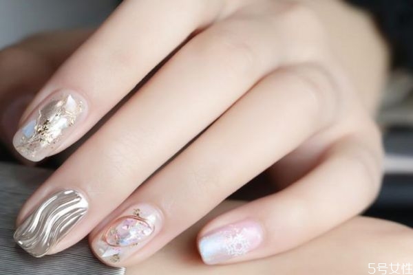 水晶甲怎么樣 水晶甲與光療甲的區(qū)別 水晶甲怎么樣 水晶甲與光療甲的區(qū)別