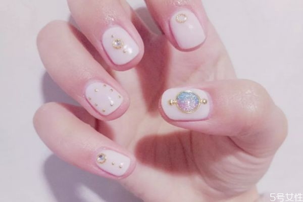 白色法式美甲怎么畫(huà) 百搭法式美甲教程 白色法式美甲怎么畫(huà) 百搭法式美甲教程