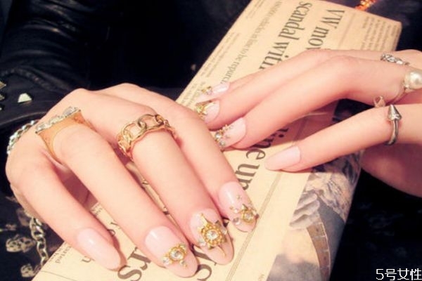 膠水粘的甲片怎么卸掉 假指甲怎么卸下來(lái) 膠水粘的甲片怎么卸掉 假指甲怎么卸下來(lái)