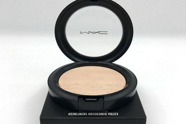 mac的獨(dú)角獸高光和生姜高光哪一個好 生姜和獨(dú)角獸對比 mac的獨(dú)角獸高光和生姜高光哪一個好 生姜和獨(dú)角獸對比