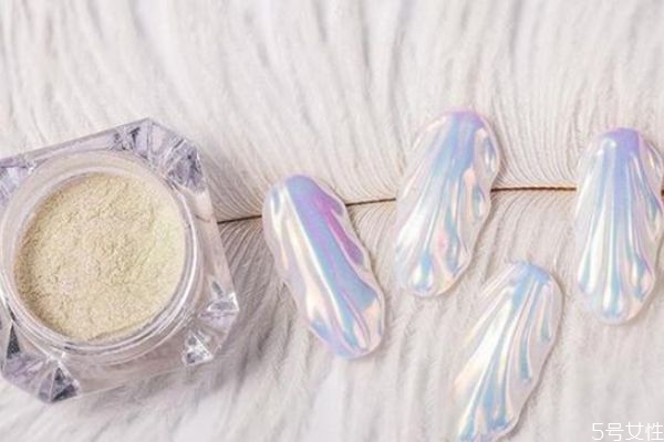 美甲極光粉怎么用 美甲極光粉用法步驟 美甲極光粉怎么用 美甲極光粉用法步驟