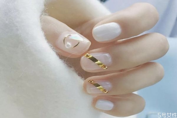 白色法式美甲怎么畫(huà) 百搭法式美甲教程 白色法式美甲怎么畫(huà) 百搭法式美甲教程