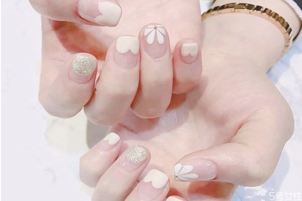 白色法式美甲怎么畫(huà) 百搭法式美甲教程 白色法式美甲怎么畫(huà) 百搭法式美甲教程