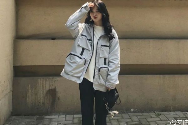 工裝外套里面配什么衣服 工裝外套怎么搭配好看 工裝外套里面配什么衣服 工裝外套怎么搭配好看