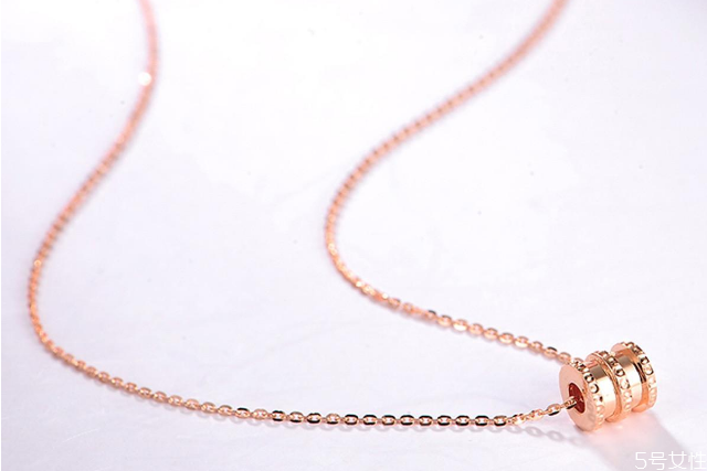 鎖骨鏈適合胖人戴嗎 胖的人戴什么首飾好看 鎖骨鏈適合胖人戴嗎 胖的人戴什么首飾好看