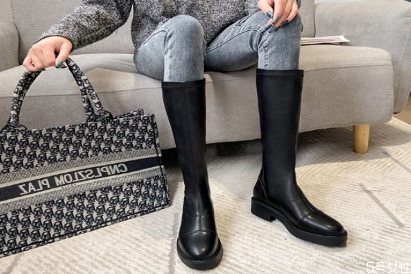 腿粗適合穿什么樣的靴子 馬丁靴女款怎么搭配 腿粗適合穿什么樣的靴子 馬丁靴女款怎么搭配