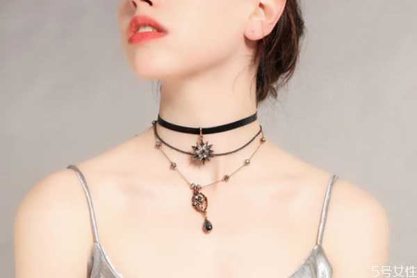 鎖骨鏈和項(xiàng)鏈哪種好看 鎖骨鏈和項(xiàng)鏈的區(qū)別 鎖骨鏈和項(xiàng)鏈哪種好看 鎖骨鏈和項(xiàng)鏈的區(qū)別