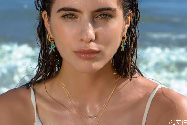 鎖骨鏈?zhǔn)鞘裁匆馑?戴鎖骨鏈有什么含義 鎖骨鏈?zhǔn)鞘裁匆馑?戴鎖骨鏈有什么含義