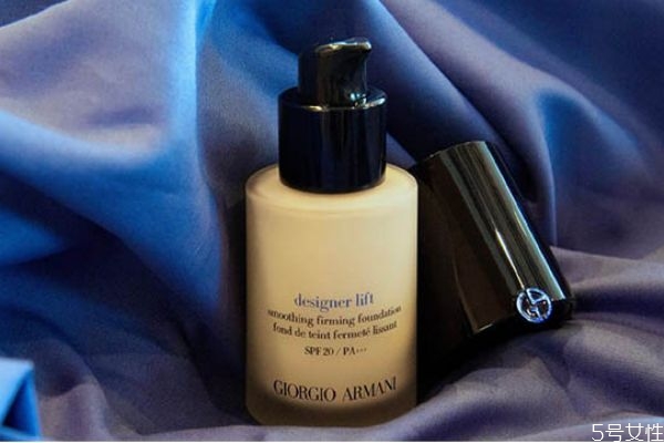 阿瑪尼粉底液藍標(biāo)2號色和3號色區(qū)別 阿瑪尼粉底液用法 阿瑪尼粉底液藍標(biāo)2號色和3號色區(qū)別 阿瑪尼粉底液用法